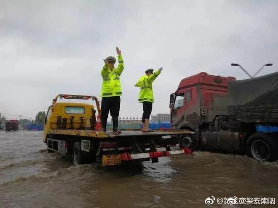 南陽突遭暴雨！多3d全息廣告機地被淹瞬間成“海”！